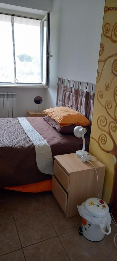 A Santy'S Roomsbagno Condiviso Shared Both2Piano No Lift No Shuttle -No Pasti No Meal,- A Pagamento Air Condit For A Fee Extra Bed For A Fee-Letto Extra A Pagamento -3 Minuti A Piedi Da Bus Per Fiera Di Roma Fiumicino Eksteriør billede